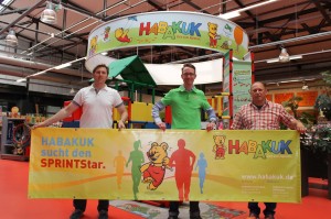 Startschuß zum HABAKUK Sprintstar 2014 v.l. Andreas Horn (LG Dornburg), Lars Adlof (Habakuk) und Zimo Candrix (TuS Hachenburg)