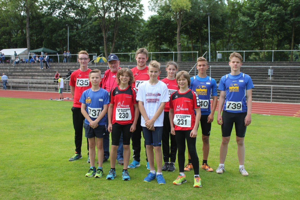 Die erfolgreichen Sportler von Bad Ems: vorne von Links nach rechts: Tim haber, Cristiano Kaiser, Keno Lukas und Maximilian Kaiser, hinten von links nach rechts: Maximilian Klink, Trainer Klemens Schlimm, Florian Hanz, Paula Zollmann, Justus Hänsel und Jens Haber