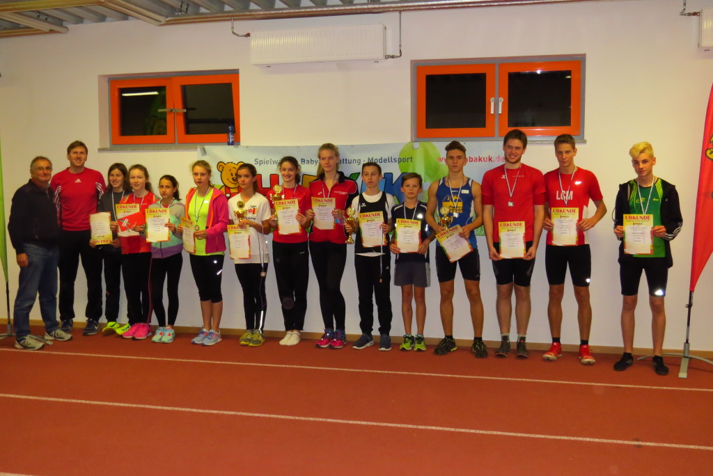 Sieger (mit Pokalen) und Teilnehmer am HABAKUK-Finale